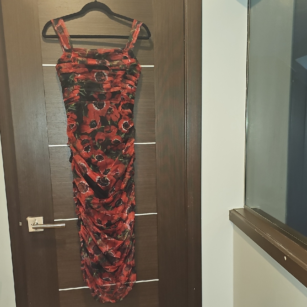 Chic Floral Midi Dress in Red and Black